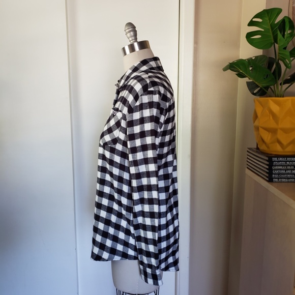 Peloton Button Down Shirt Size Medium NEW! - Picture 3 of 16